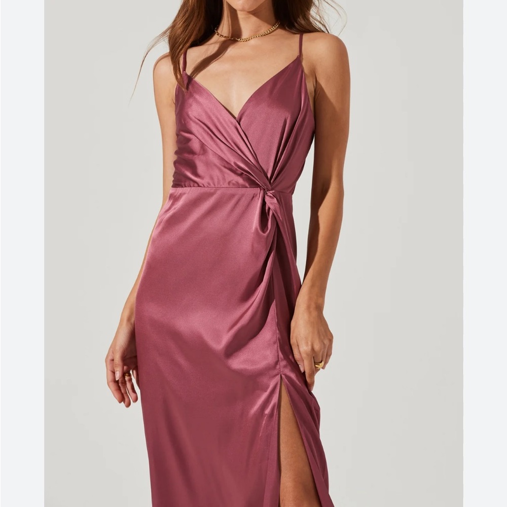 ASTR THE LABEL TWIST FRONT SATIN MIDI DRESS SIZE SMALL